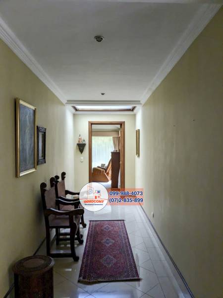 C1305 AMPLIA CASA CON HERMOSOS JARDINES EN VENTA